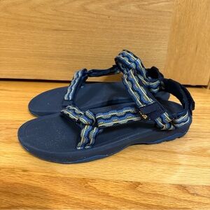 Teva hurricane sandals in blue with wavy printed straps